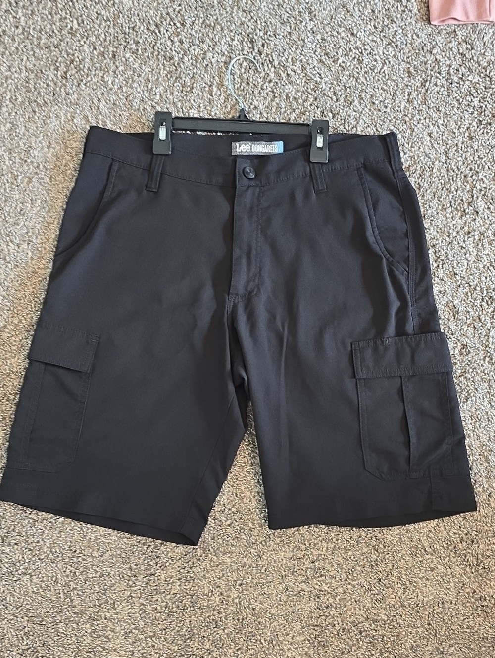 Lee Men’s Black Cargo Shorts with Side Pockets